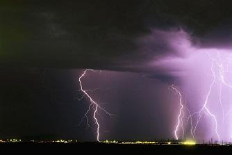 Потянулось перо к бумаге...