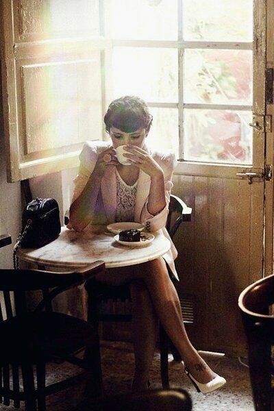 Одинокая женщина.