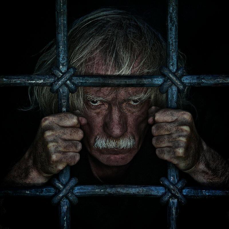 Нами правит царь