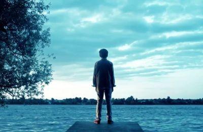 И знаю, Новый мир Уже спешит на встречу...