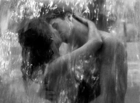 Гроза с дождём давно утихли...