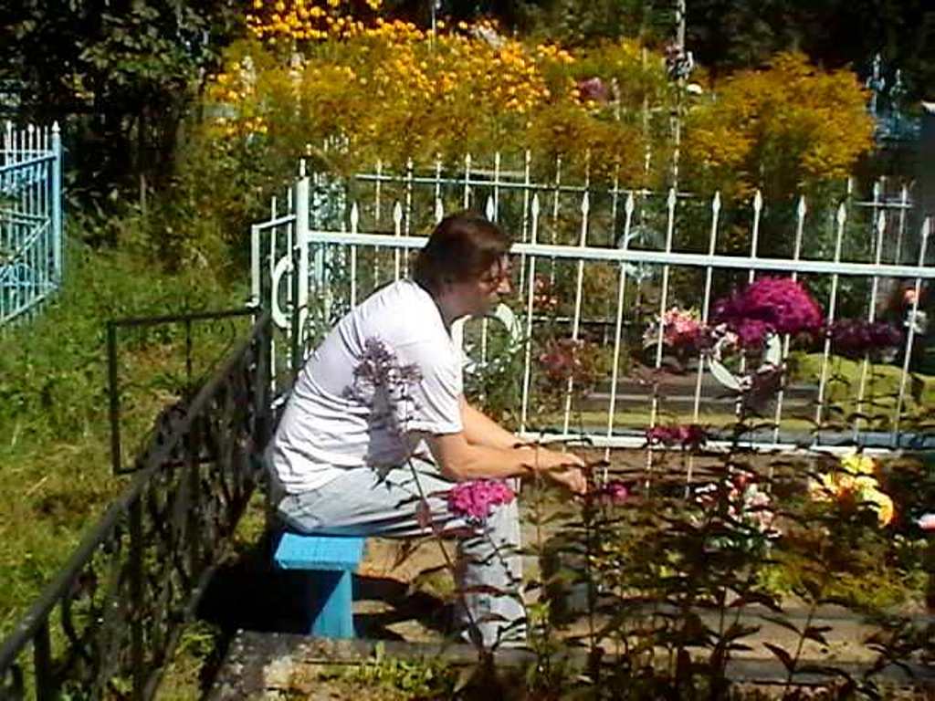 В ЭТОТ ДЕНЬ НА МОГИЛЕ ОТЦА