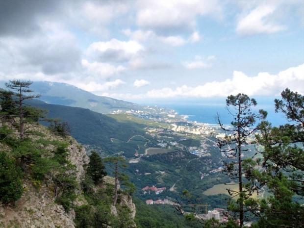 НА ЗЕМЛЕ ЗЕМНЫХ БОГОВ... Д