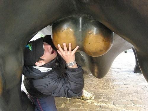 дыра в холсте...