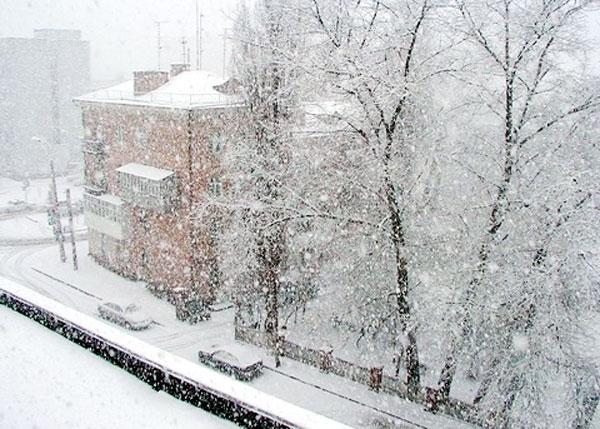 Снег за окном.