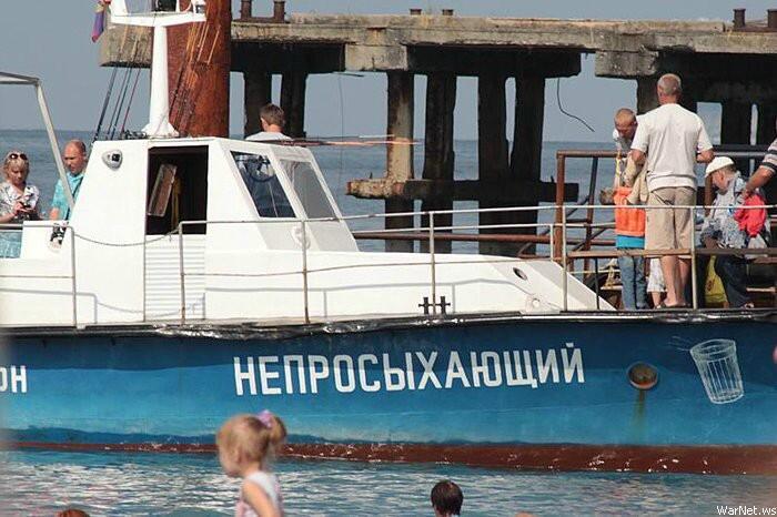 белый теплоход