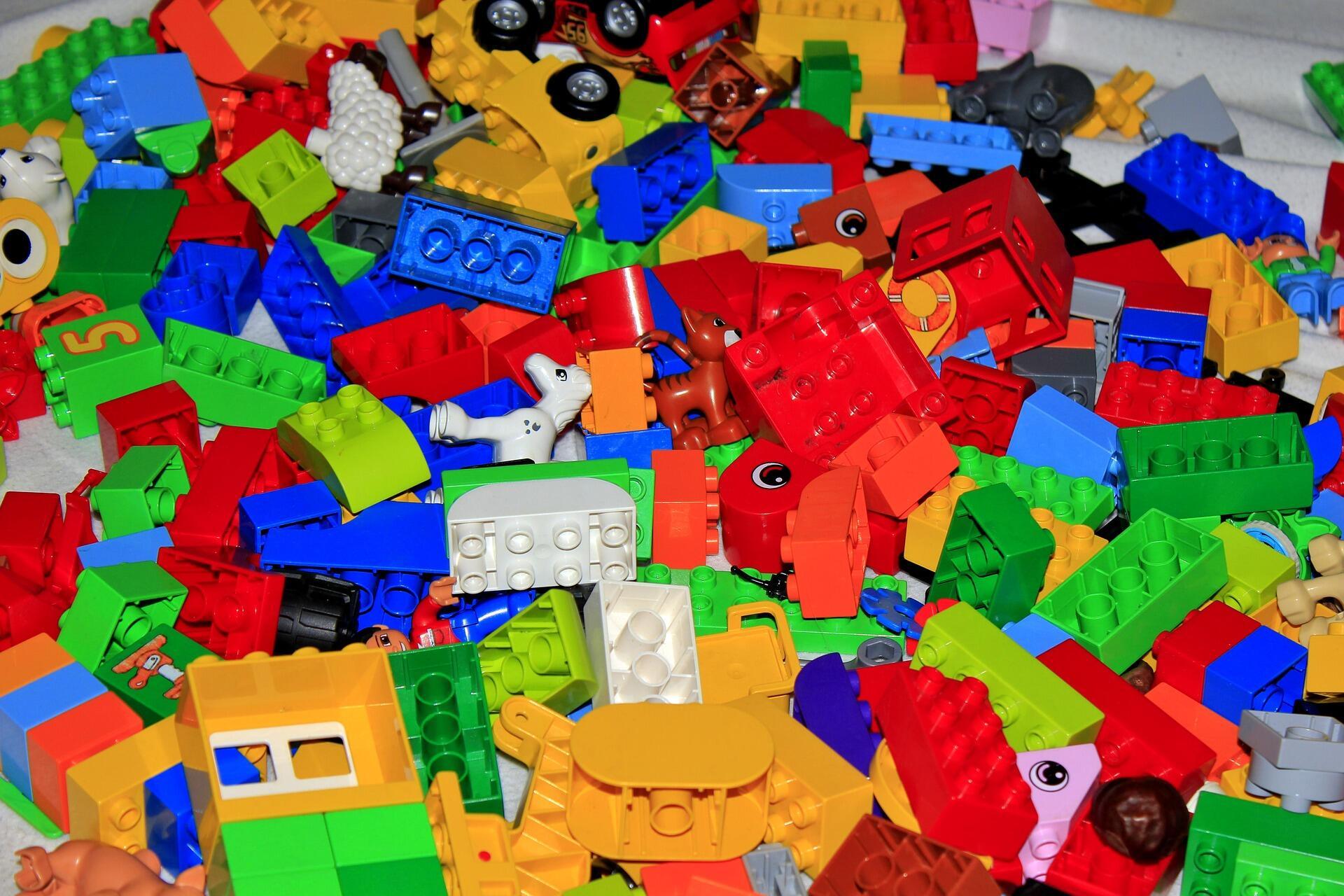 Вместе собираем конструктор "Лего"
