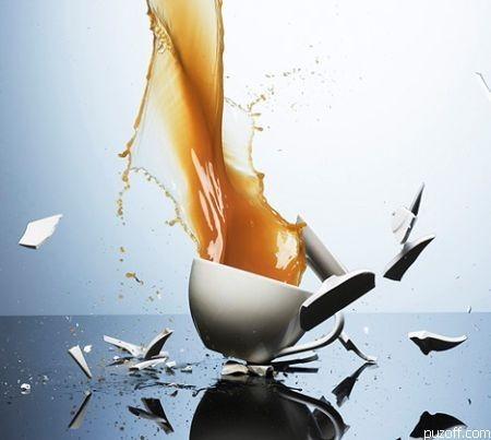 Кафетерий. Чашка кофе. Струйка пара.