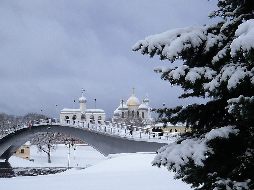 Вновь метели в дверь стучатся...