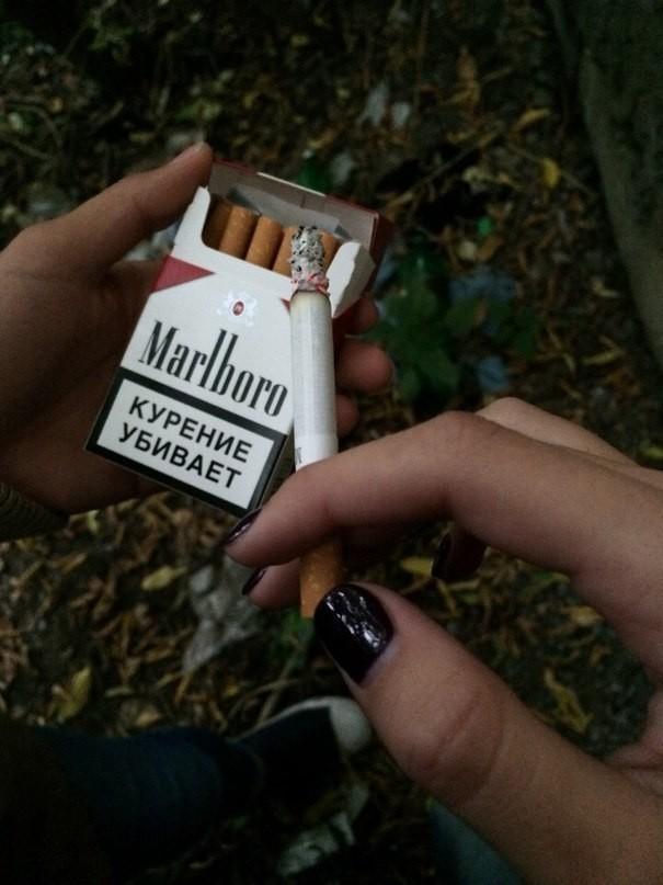 Сигареты.