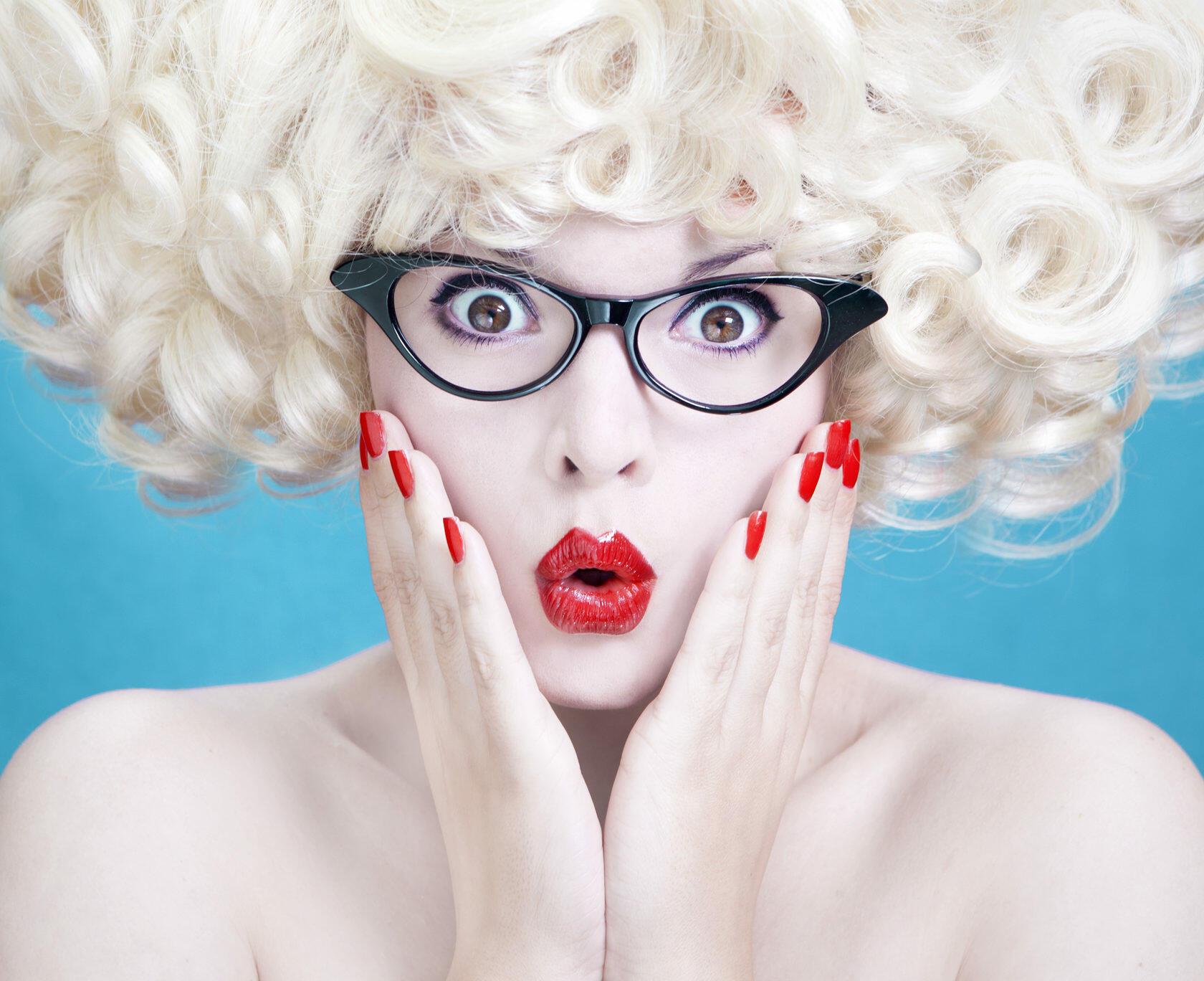 ЧТО  ВЫ  ТАК  НЕОСТОРОЖНЫ - ( с улыбкой )