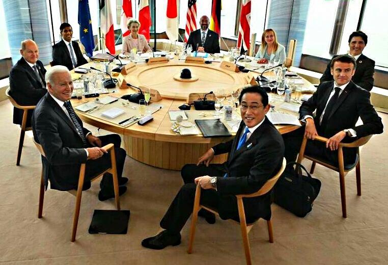 Расчленить Россию- это смех.