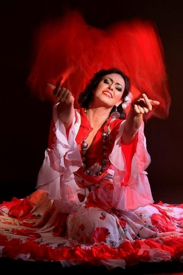 Красивая Цыганка