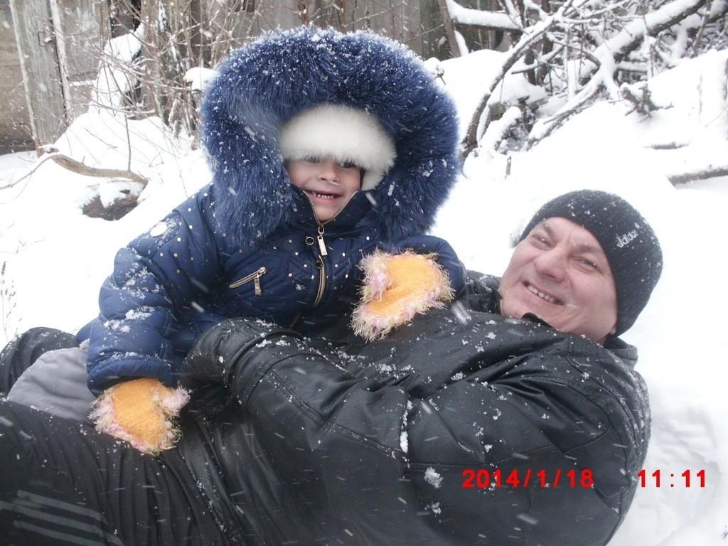 КОМУ  -  ТО   НУЖЕН ...