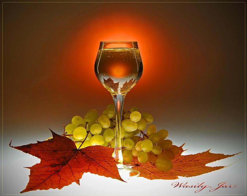 Бокал хрустальный терпкого вина