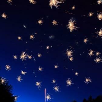 ИСКРЫ В НОЧИ