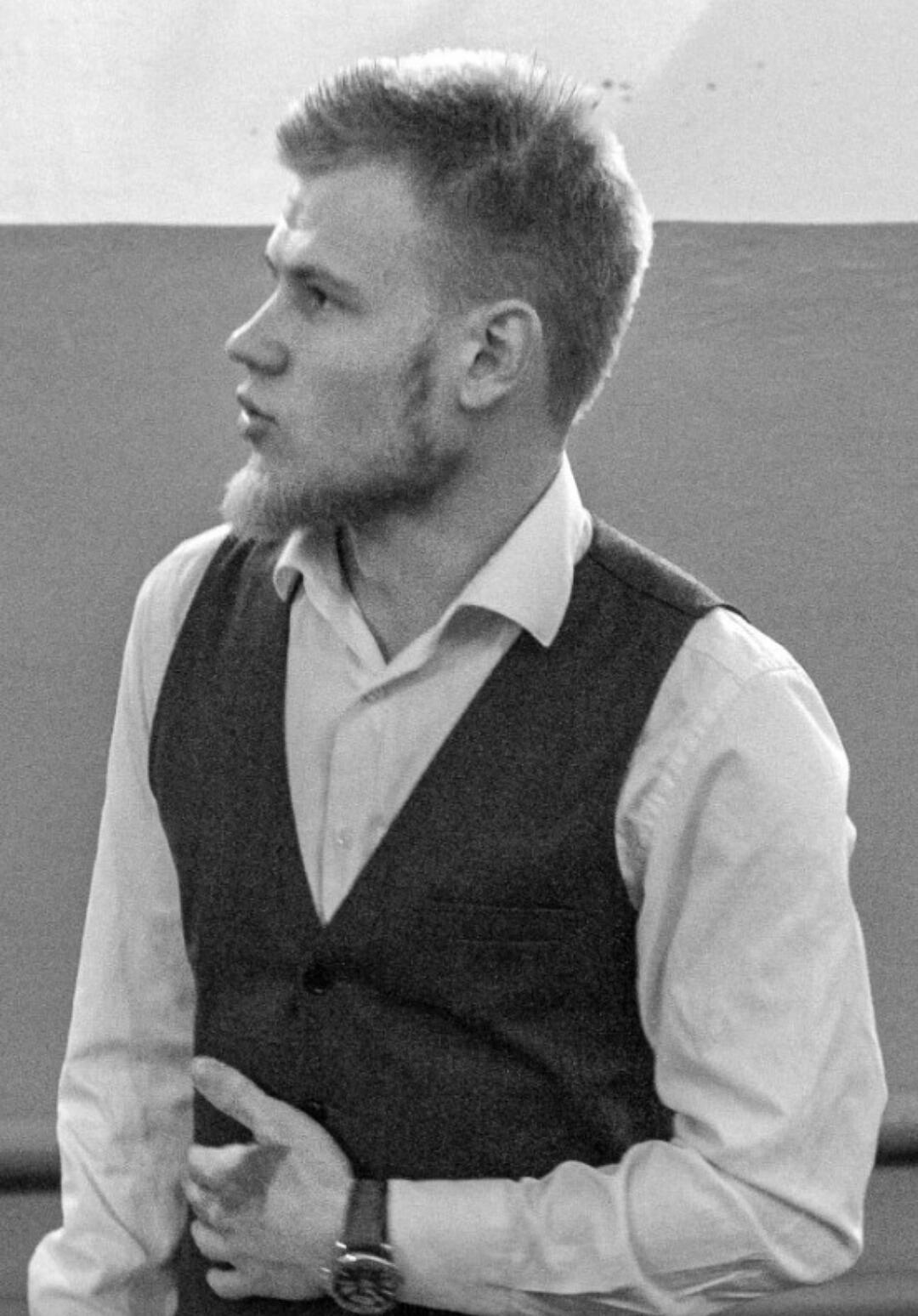 Покрыла осень землю слякотью