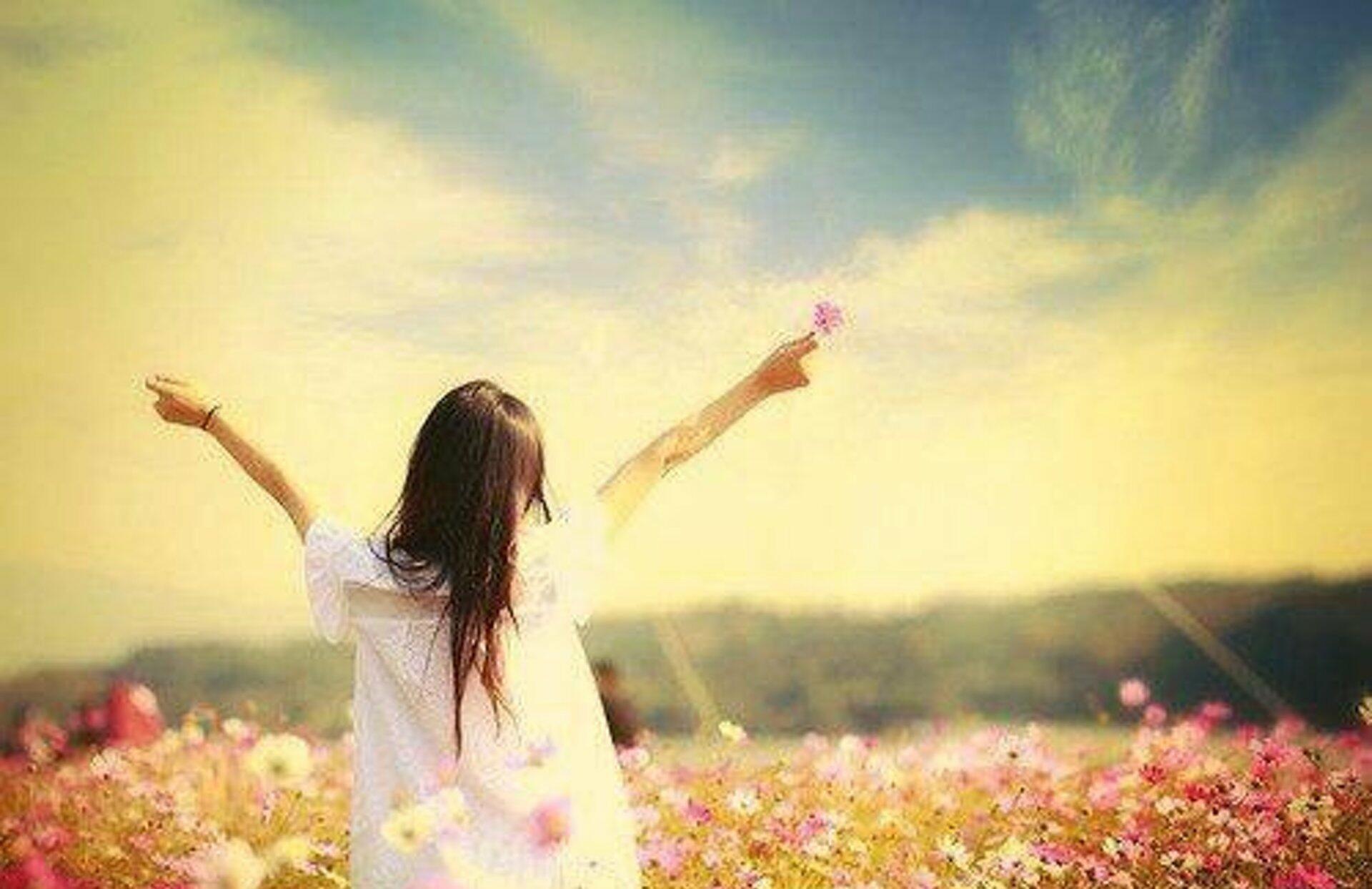 Звёзд осеняющих песня...