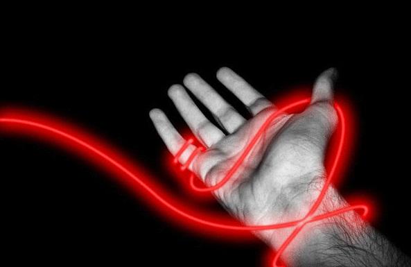 Красная нить на пульсе