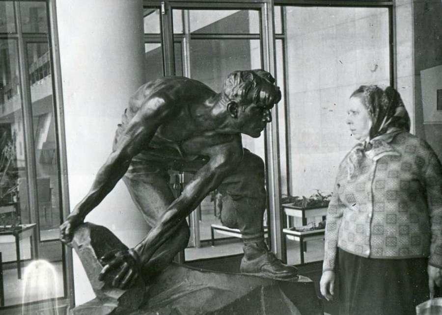 ПРИЕХАЛА В МУЗЕЙ, ИЗДАЛЕКА - ( для настроения)