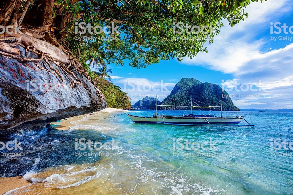 У   ЧУЖИХ   БЕРЕГОВ