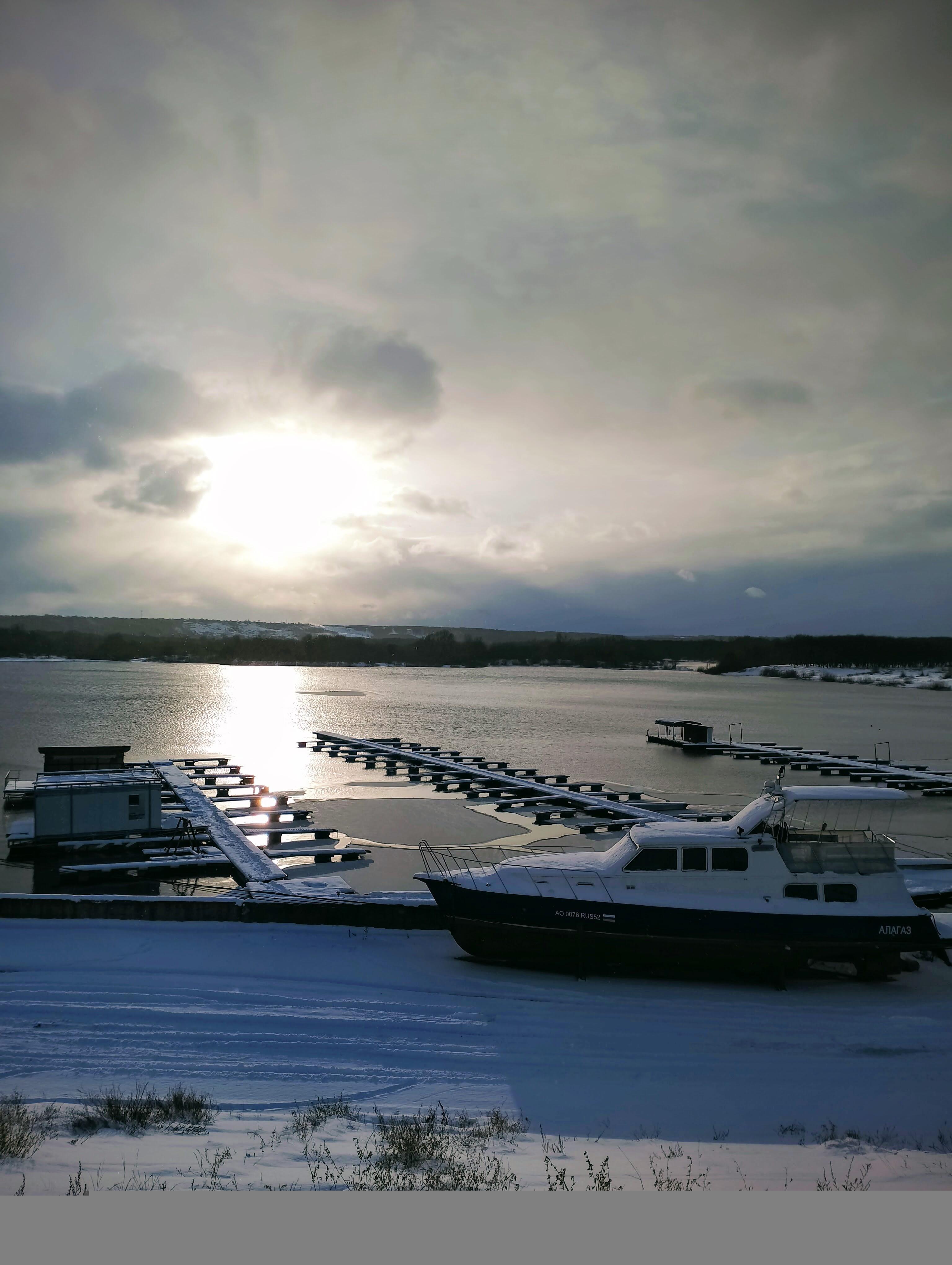 По набережной