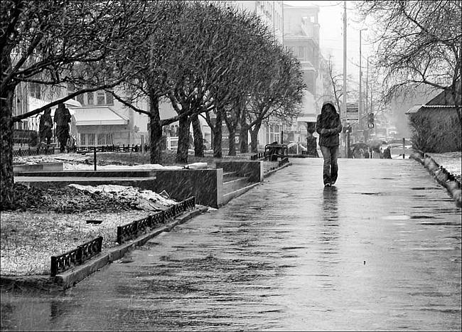 Не хочет весна просыпаться