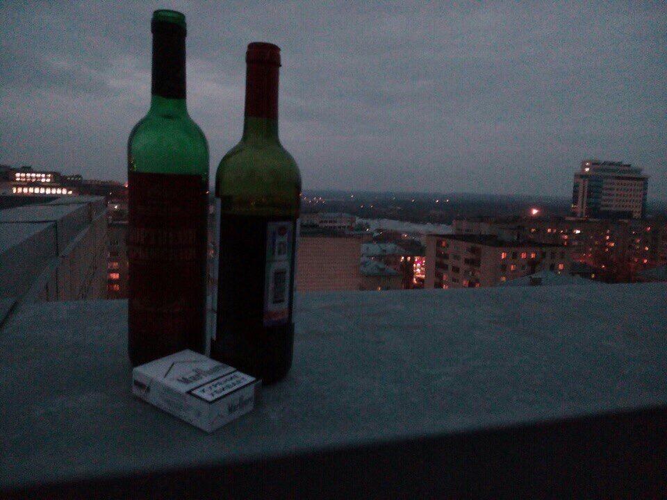 Лето. Ночь. Вино. Сигареты