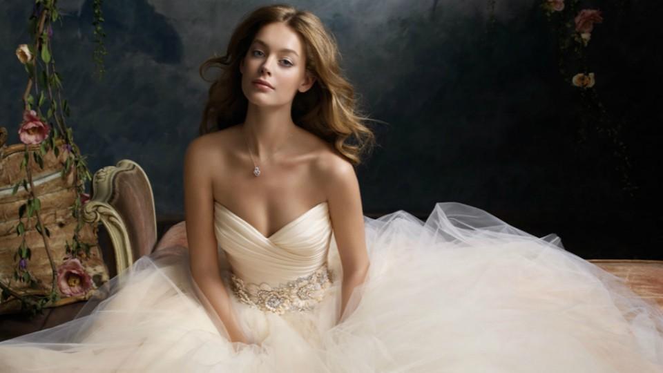 Вы не подходите в спутники королеве...