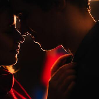 ЛЮБОВЬ  БЕЗ  СТУКА  В  ДВЕРЬ  ВОЙДЁТ