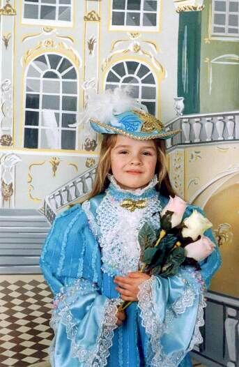 Дочке. Ты пришла издалека С облаками голубыми