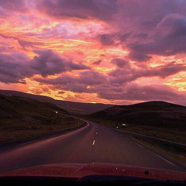 На твои волосы красиво падал снег