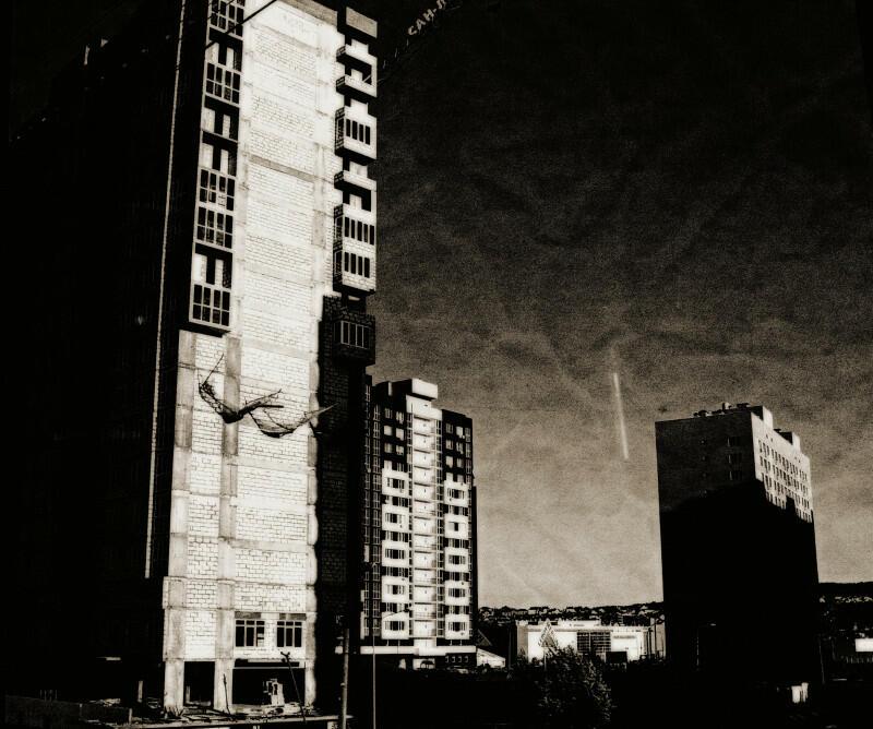 Ночь укрыла город чёрной шалью...