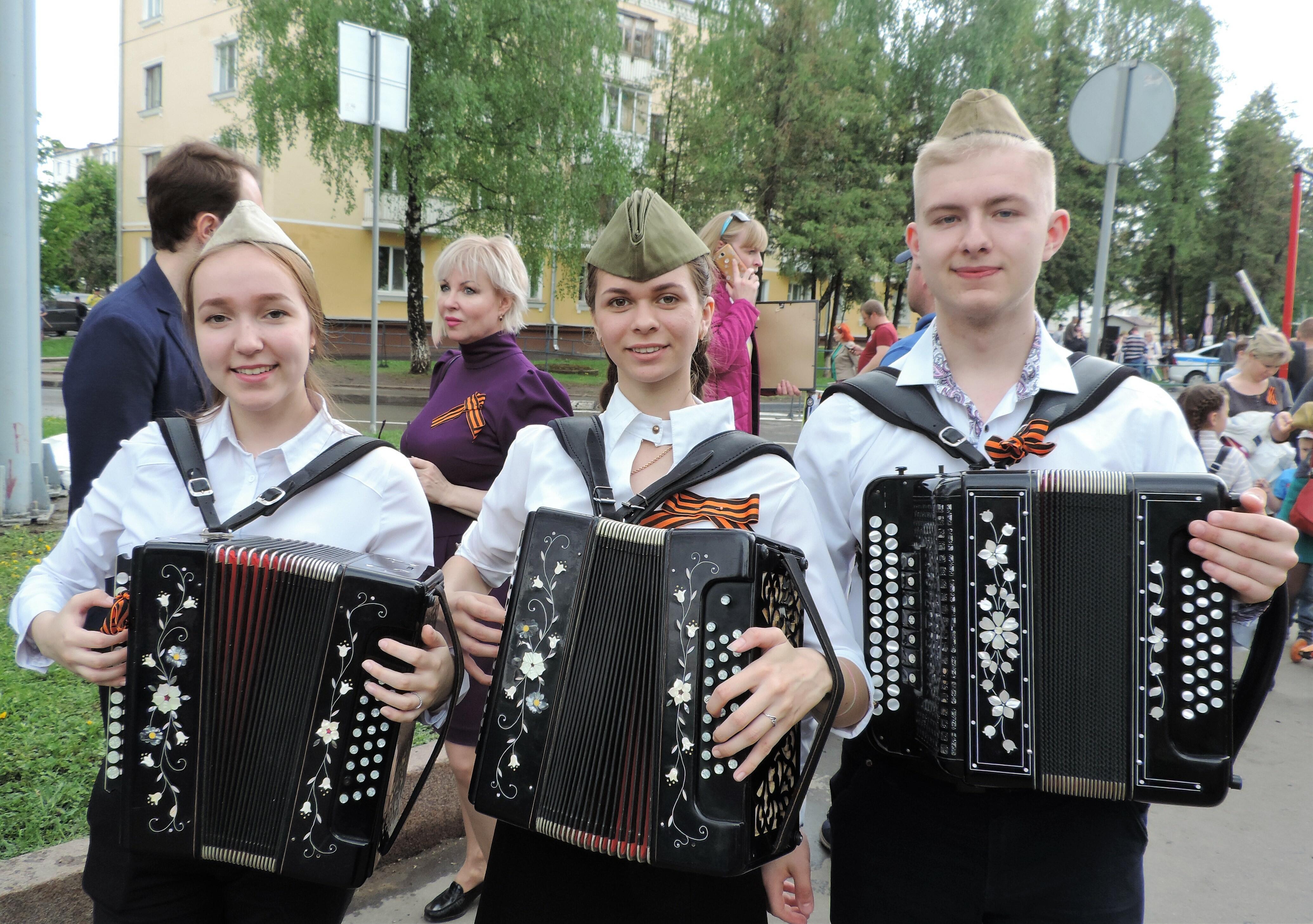 России послужить