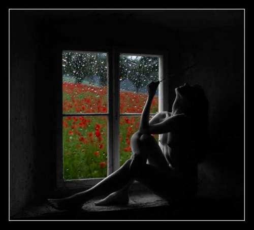 Устал и дождь стучать в твоё окно...