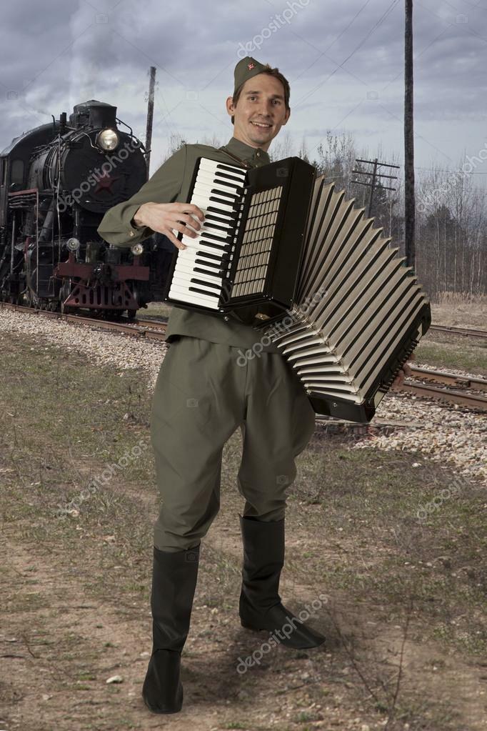 Поёт аккордеон