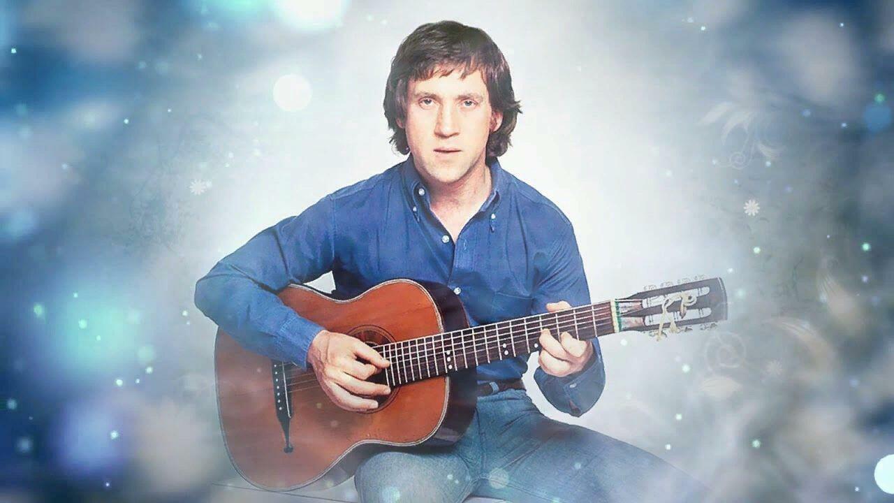 А СТРУНЫ БАРДОВСКОЙ ГИТАРЫ...