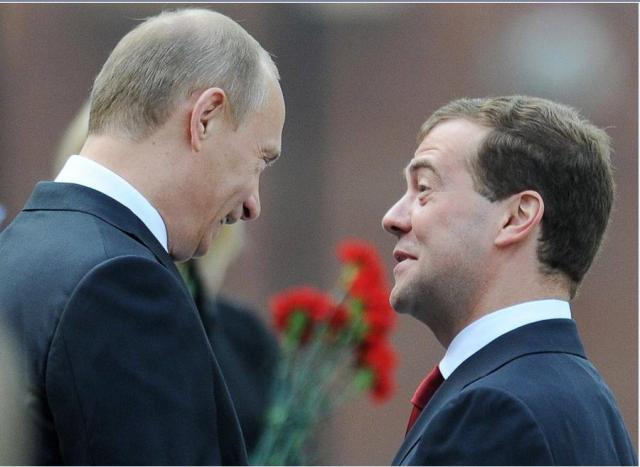 Почему Медведева снова , в премьеры выбрал Вова.