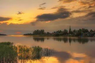 Смеётся звонко лето