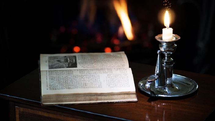 Горит опять моя свеча в ночи...