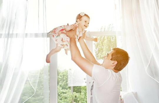 Играю с дочкой