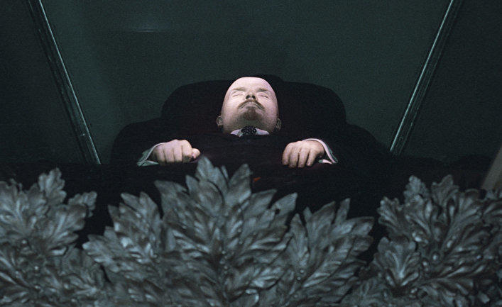 НУЖНО ЛИ ПОХОРОНИТЬ ЛЕНИНА