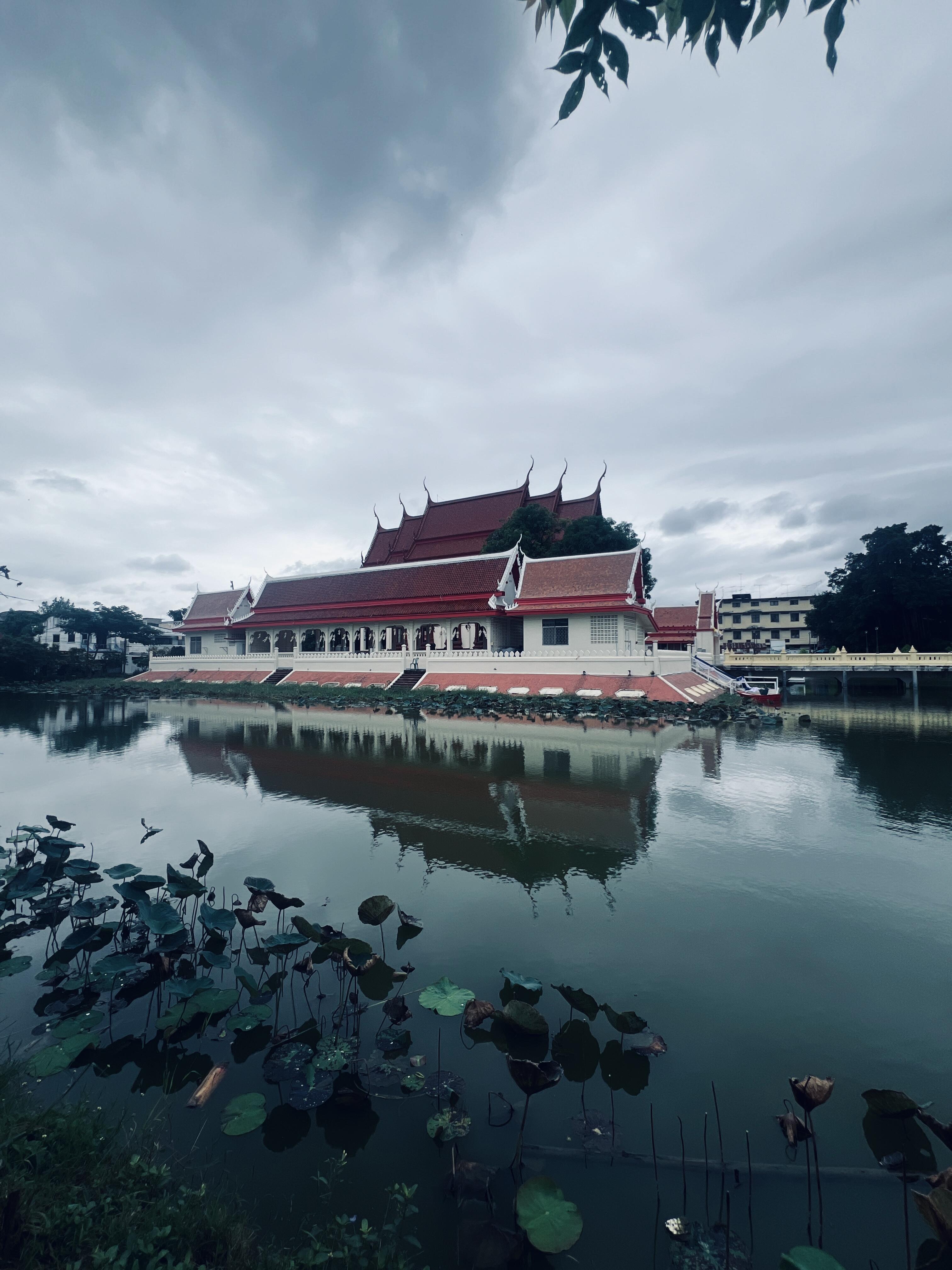 Отражение храма