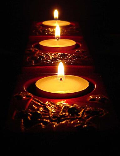 Три свечи