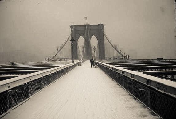 Зимой летают хлопья снега