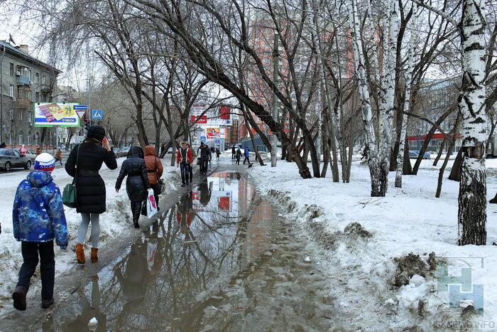 Снег во дворе моём лежит