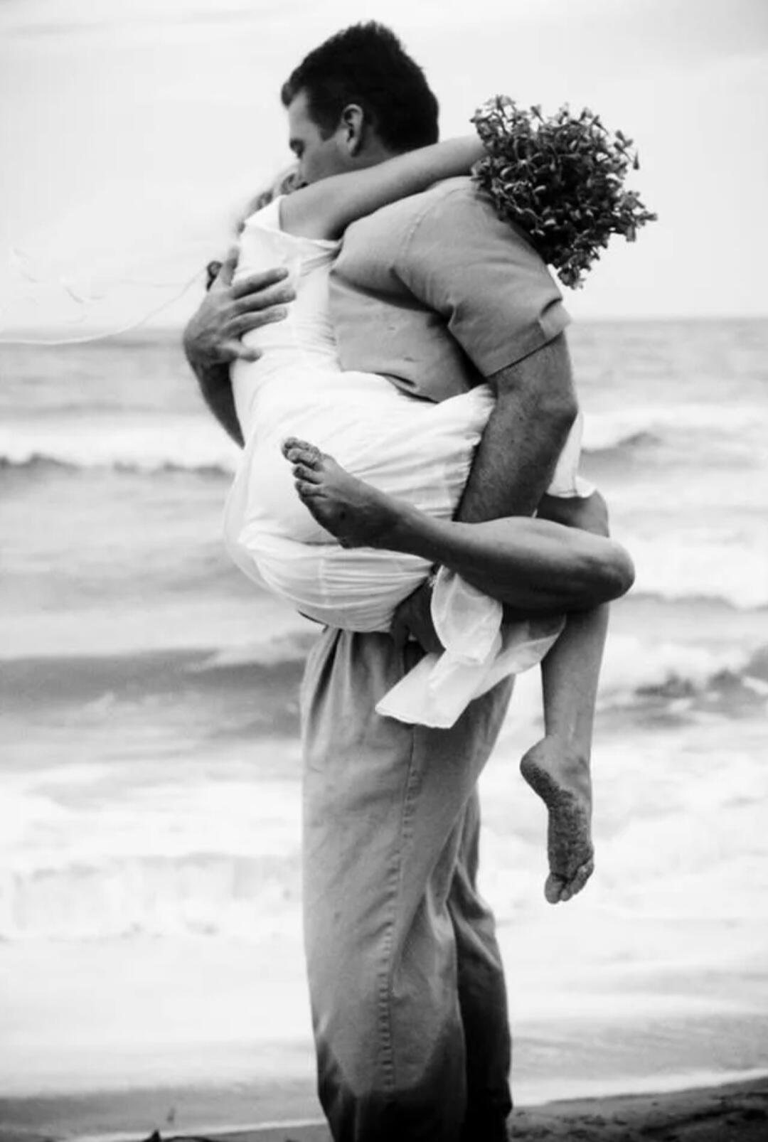 Я тебя бы на руки взял..