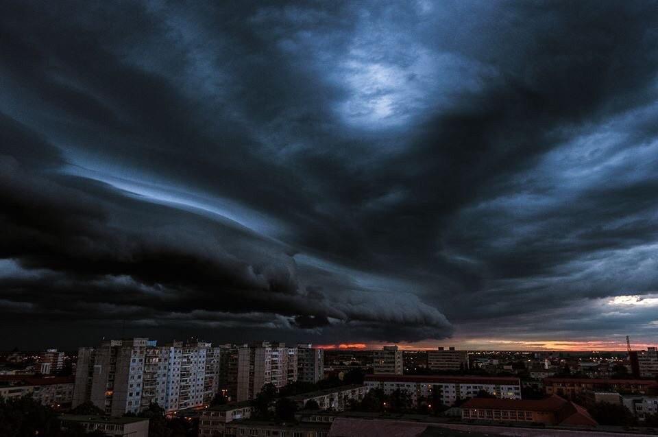 На улице зонт,а я без дождя