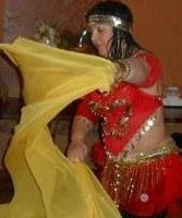 В кругу твоих рук у бедер!