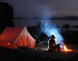 Закат сиреневый устало догорает